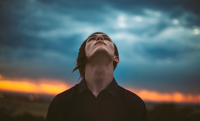 你在仰望上帝嗎？